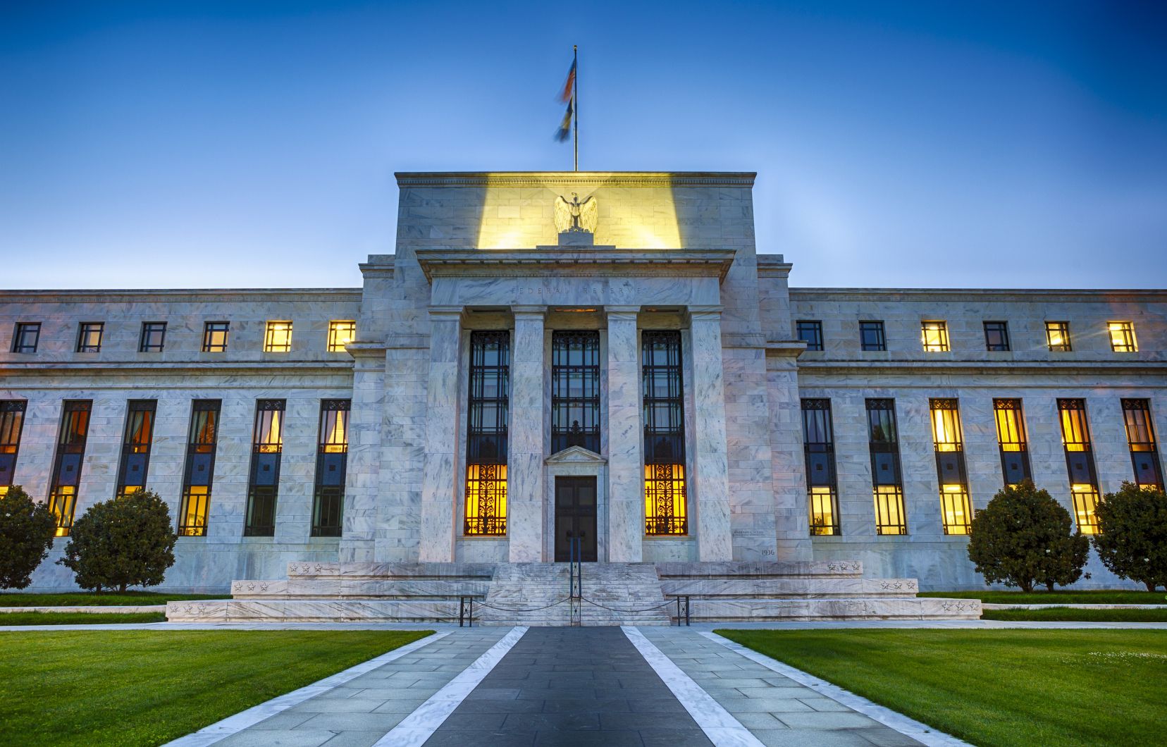 La Fed frappe fort pour abattre l'inflation et assure que la récession n'est pas là